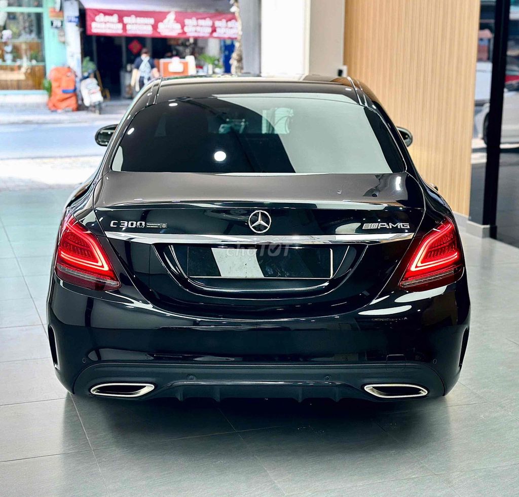 Mercedes Benz C Class 2019 C 300 AMG - 58000 km. Mua bán Ô tô tại Quận 7 Tp Hồ Chí Minh được đăng bởi Hoàng Anh Tuấn hình 3