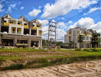 Cần bán 1 lô KDC Daresco đối diện công viên. Mua bán đất tại Huyện Đức Hòa Long An được đăng bởi Lê Tính 