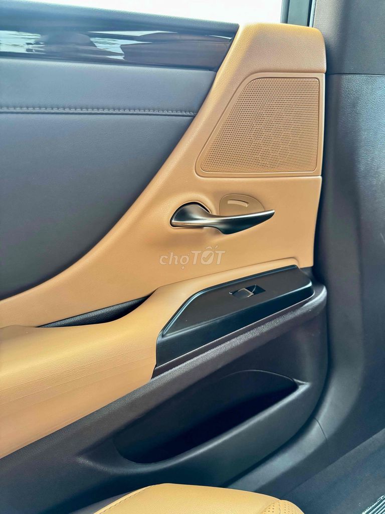 Lexus ES 2020 250 - 27600 km. Mua bán Ô tô tại Quận 7 Tp Hồ Chí Minh được đăng bởi Duy Phạm hình 15