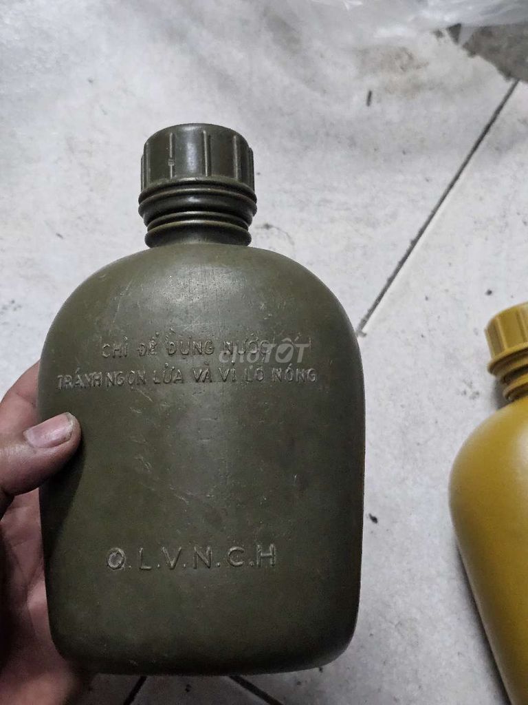 Bình đựng nước Nhựa Xanh rêu, Vàng. Mua bán Dụng cụ nhà bếp tại Quận Tân Bình Tp Hồ Chí Minh được đăng bởi A phát hình 1
