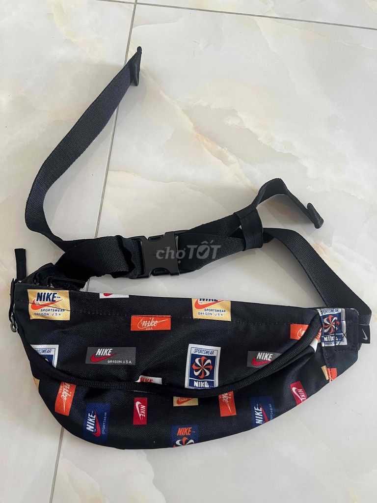 Túi đeo hông Nike Nam Polyester Đen. Mua bán Túi xách tại Thành phố Cao Lãnh Đồng Tháp được đăng bởi Tomy Teo hình 1