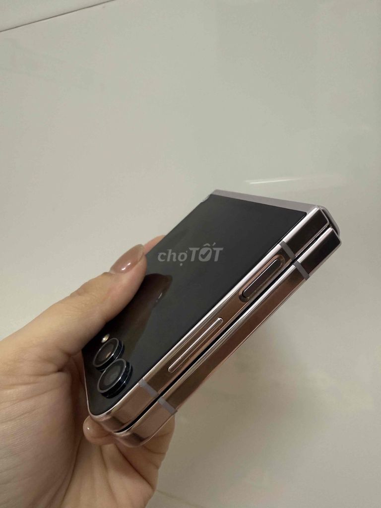 Samsung Galaxy Z Flip 5 Hồng Đã sử dụng. Mua bán Điện thoại tại Thành phố Long Xuyên An Giang được đăng bởi Lê Thủy hình 1