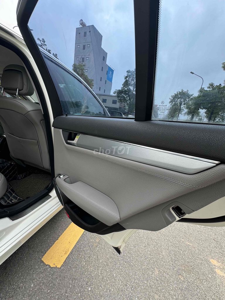 Mercedes-Benz C300Trắng Tự động. Mua bán Ô tô tại Huyện Đông Anh Hà Nội được đăng bởi vương văn chung  hình 11