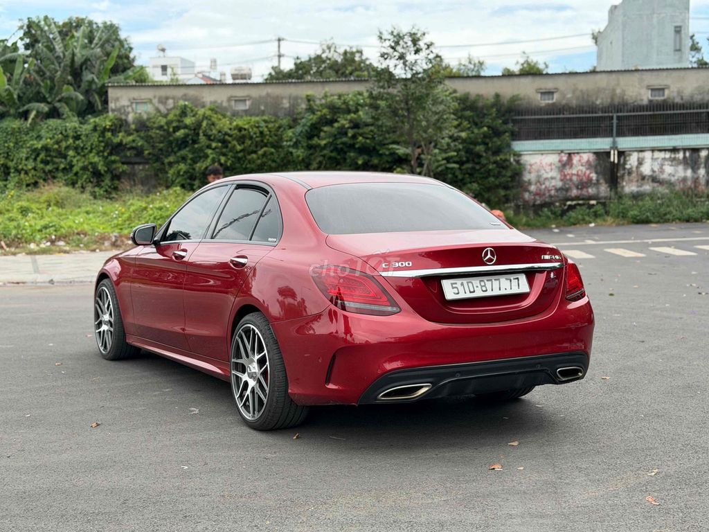 Mercedes Benz C300 AMG 2019 - 34000 km. Mua bán Ô tô tại Thành phố Dĩ An Bình Dương được đăng bởi Nguyễn Tú hình 11