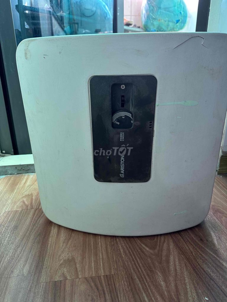 Bình nóng lạnh Ariston 30 lít Trắng. Mua bán Thiết bị vệ sinh, nhà tắm tại Quận Long Biên Hà Nội được đăng bởi Nguyễn Thúy hình 1