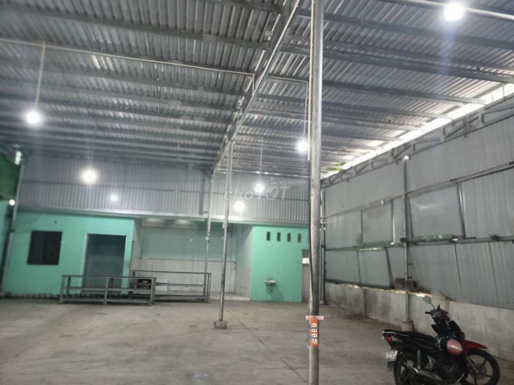 Nhà xưởng 400m2 MT đường bà điểm 4,có điện 3 pha giá 20tr/tháng