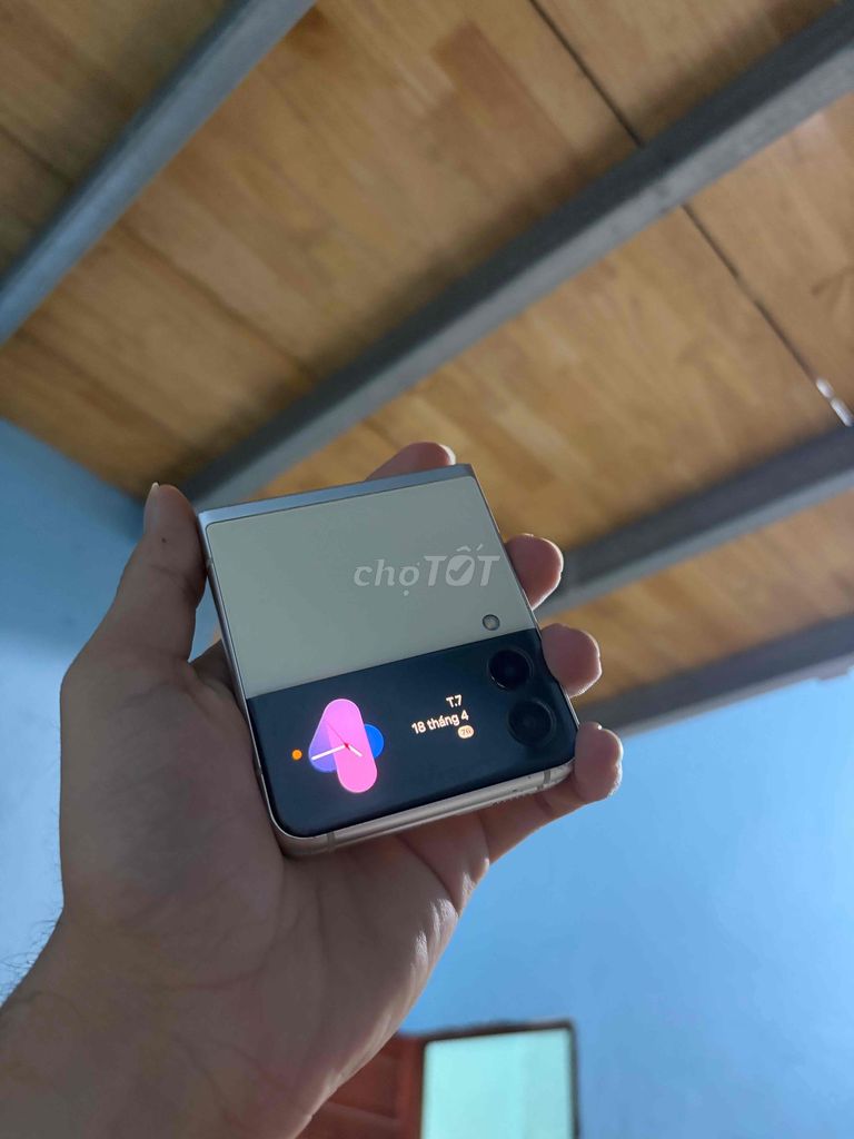 Samsung Galaxy Z Flip 256GB Vàng kem. Mua bán Điện thoại tại Quận Liên Chiểu Đà Nẵng được đăng bởi Chương Vũ hình 1