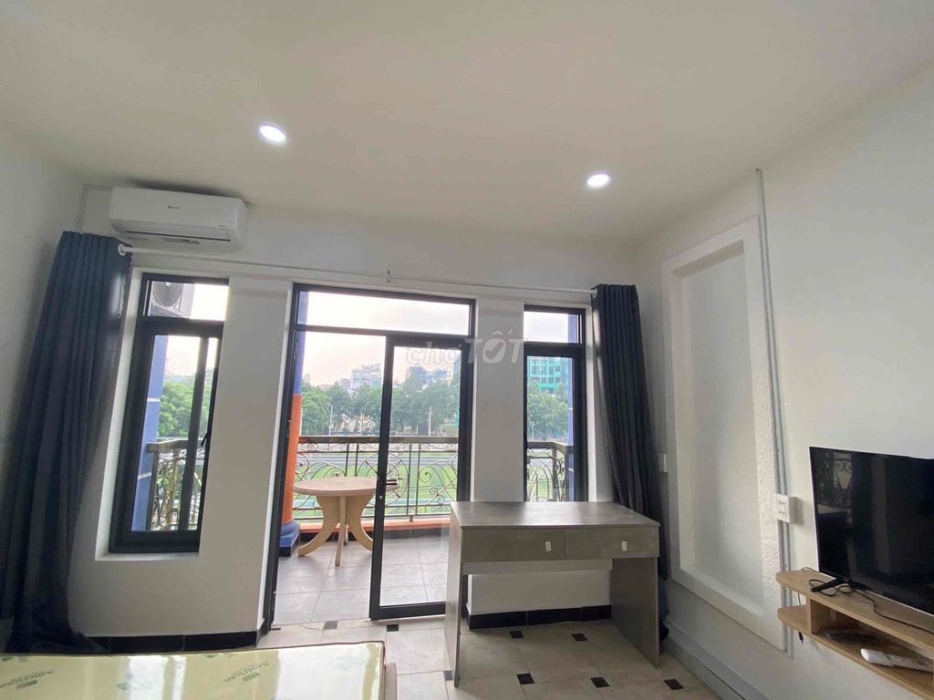 Căn Studio ban công siêu rộng 40m2 full nội thất đường Hoàng Văn Thụ