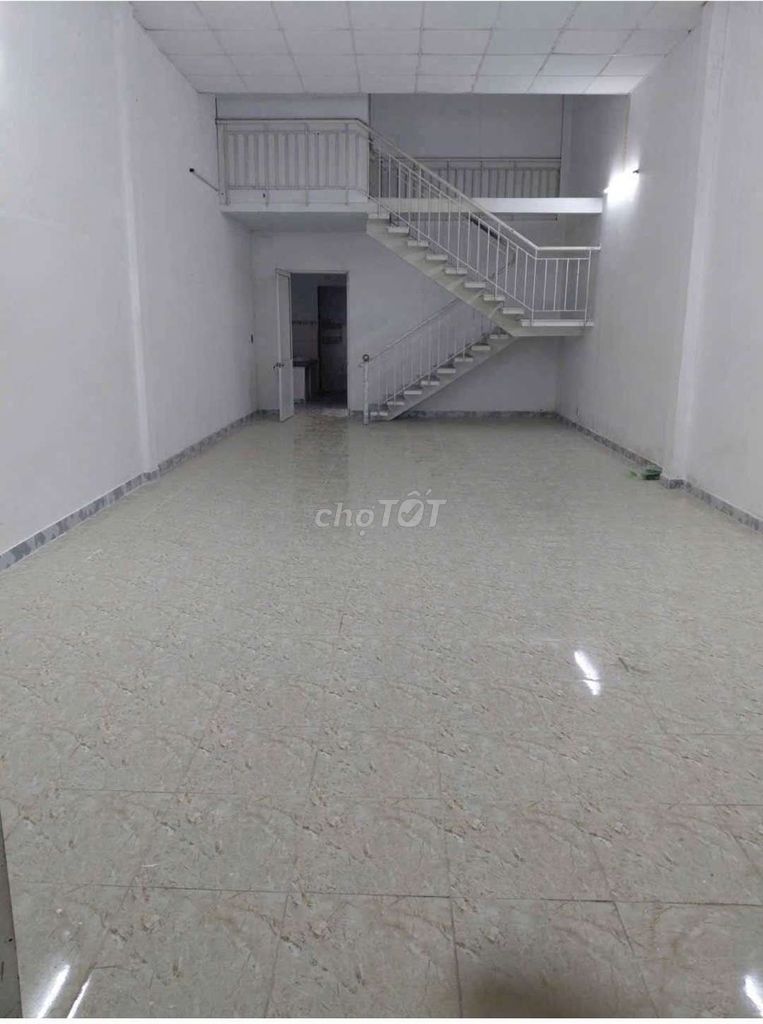 Дом 5х20м, этаж с антресолью, 2 спальни, 2 санузла, новый и красивый, район Тай Тхань