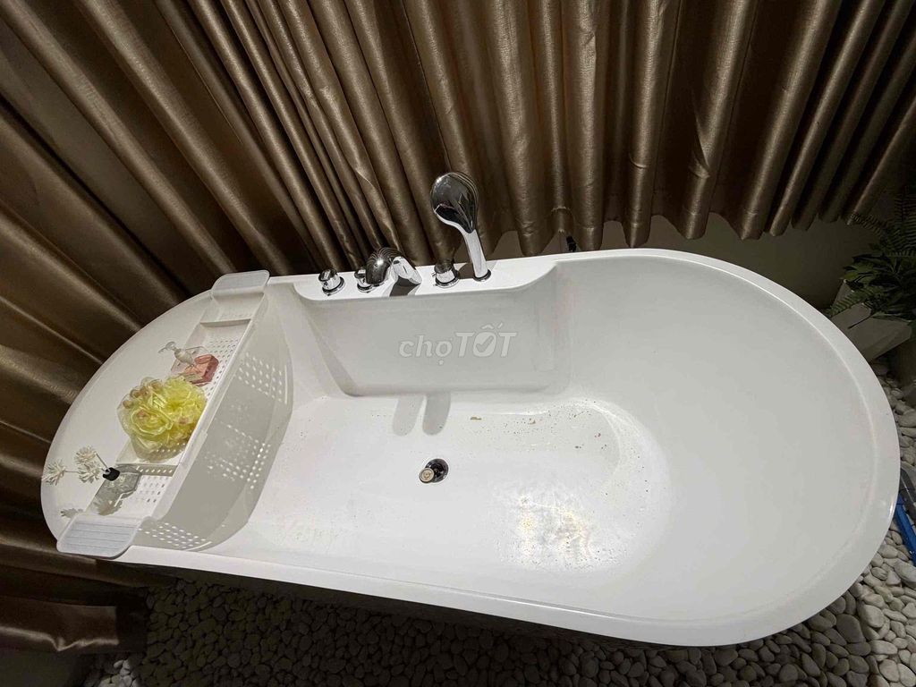 Bồn tắm sứ trắng HCM. Mua bán Thiết bị vệ sinh, nhà tắm tại Quận Tân Phú Tp Hồ Chí Minh được đăng bởi Minh Thư hình 1