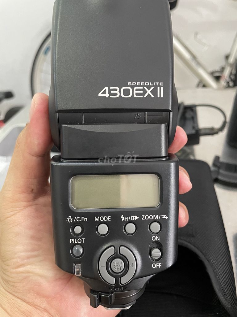 Đèn flash Canon Speedlite 430EX ii và Godox TT695s