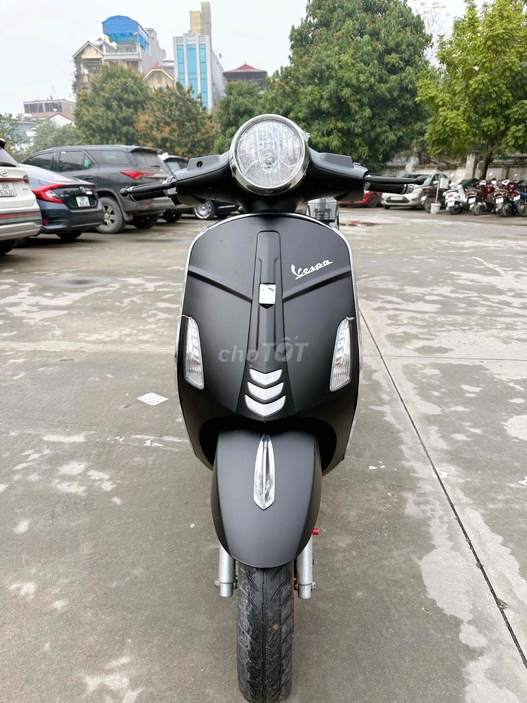 vespa đen nhám ắc quy mới bh 1 năm