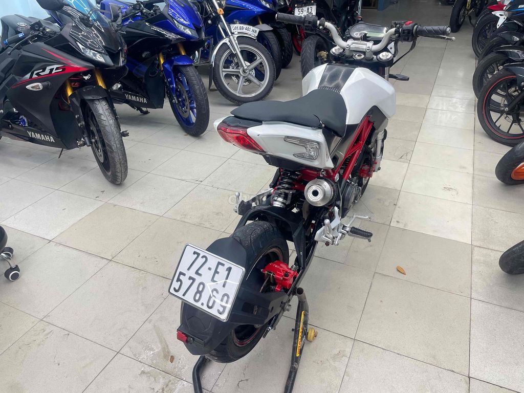Benelli TNT125 2018 biển số 72 xém tí thì 56789. Mua bán Xe máy tại Huyện Bình Chánh Tp Hồ Chí Minh được đăng bởi Phong Vũ hình 7