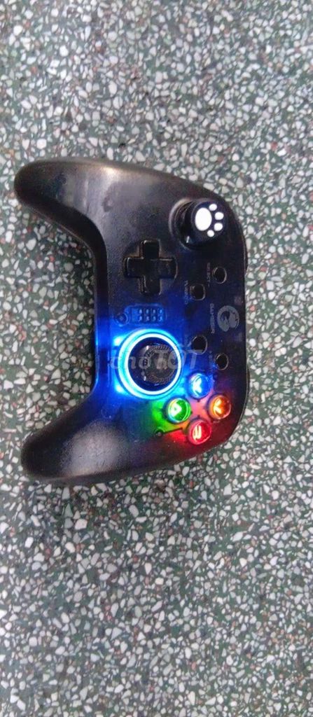 Tay cầm chơi game không dây màu Đen. Mua bán Thiết bị chơi game tại Thị xã Tân Uyên Bình Dương được đăng bởi ANH VU hình 1