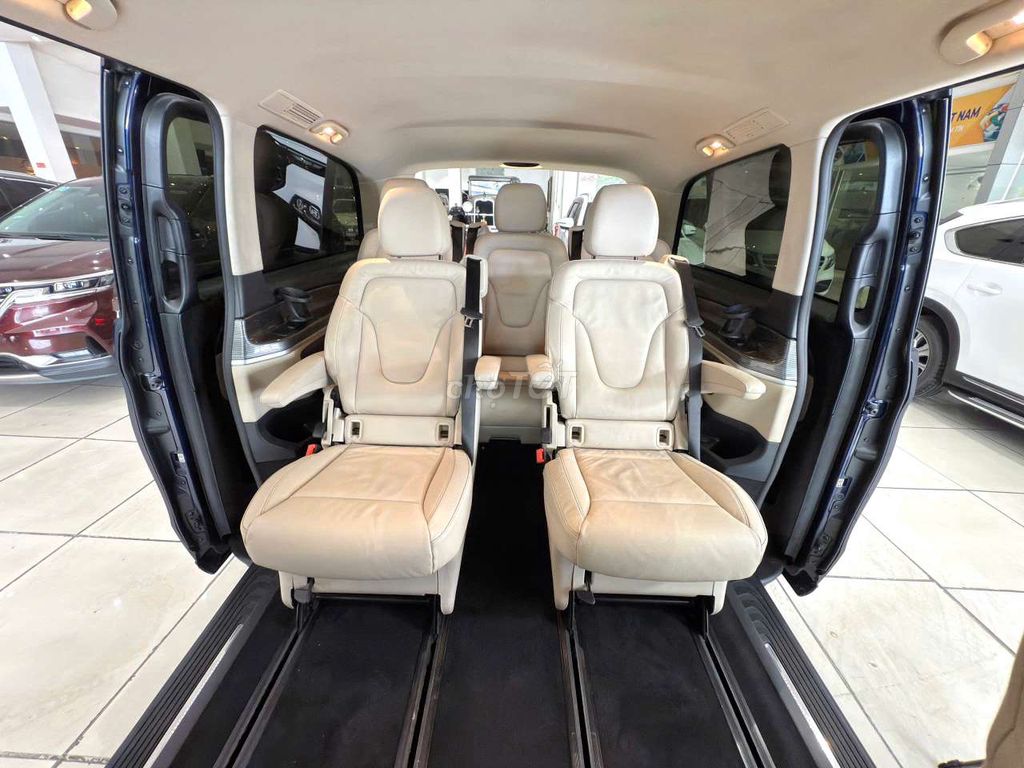 Mercedes Benz V250 Luxury 2020, 1 chủ, tên cty xhđ. Mua bán Ô tô tại Thành phố Thủ Đức Tp Hồ Chí Minh được đăng bởi Đức Hưng Siêu thị ô tô Thủ Đức hình 18
