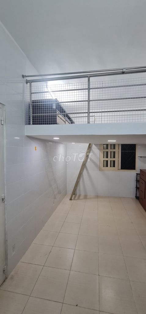 Chung cư 20m2 1 gác lửng - Quận 1