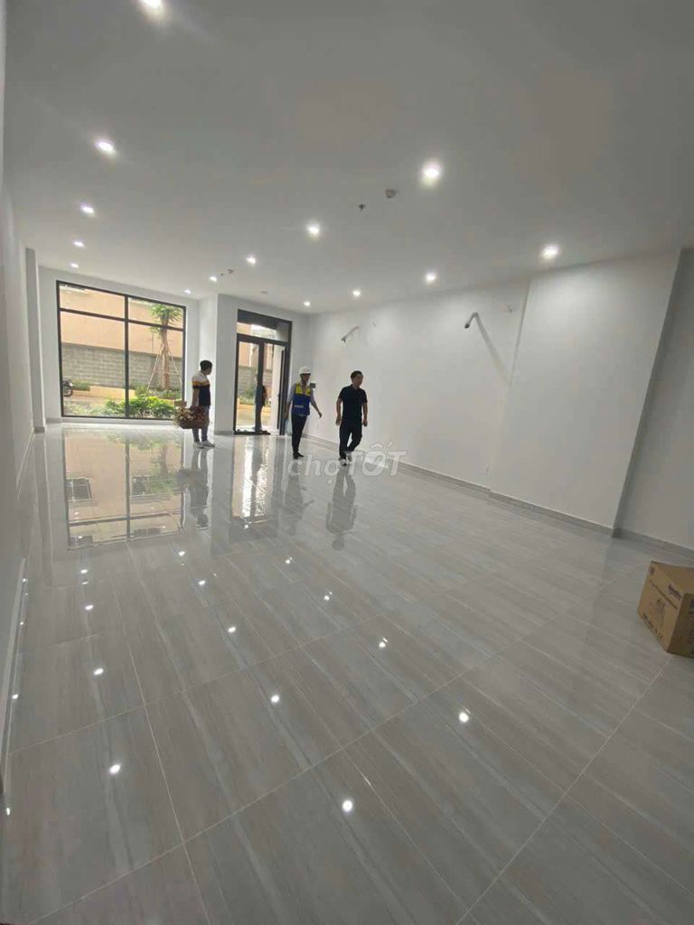 Chính chủ bán căn shop Bcons Green View 60m2 giá 3 tỷ. Bao thuế phí cc