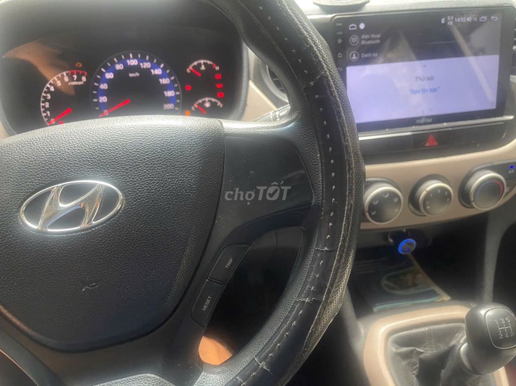 Hyundai i10 механическая коробка белого цвета