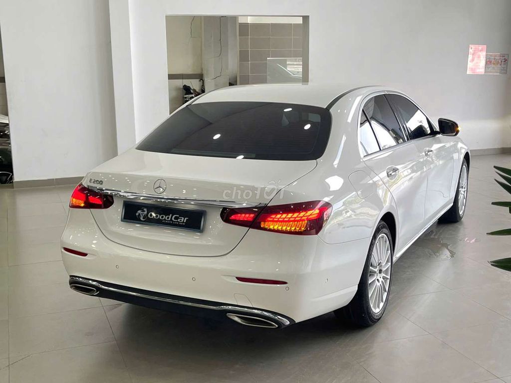 Эксклюзивный автомобиль Mercedes-Benz E200 V1 2022 Очень красивый