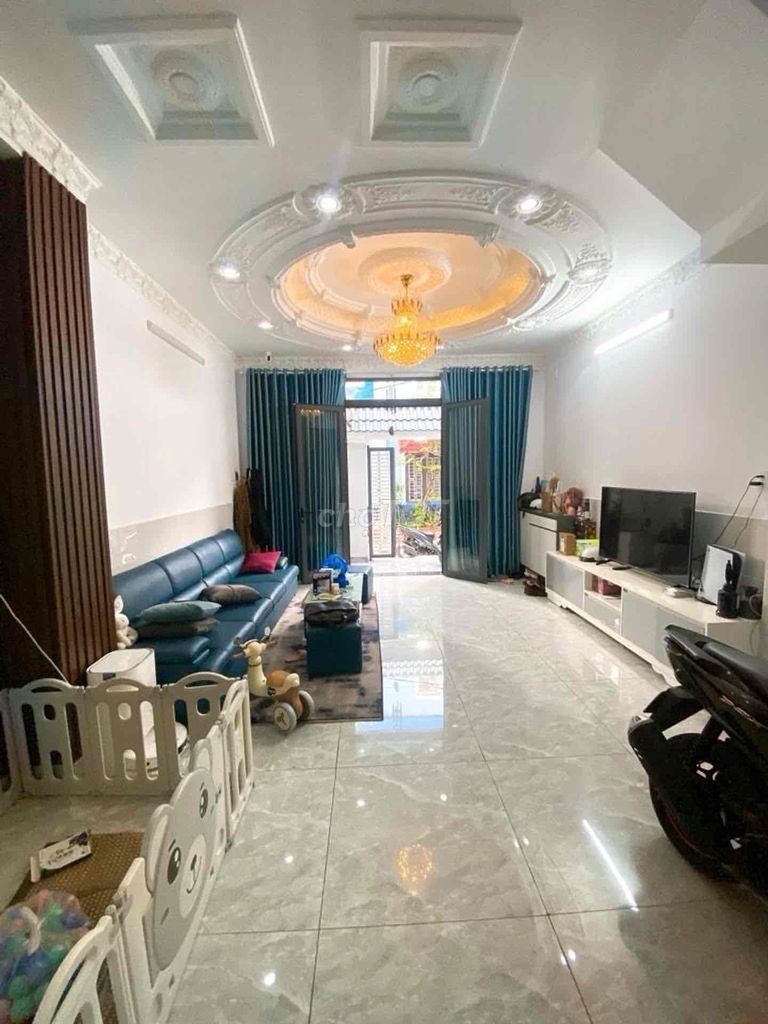 Срочно продаю дом 100 м², 3 этажа, 5 спален
