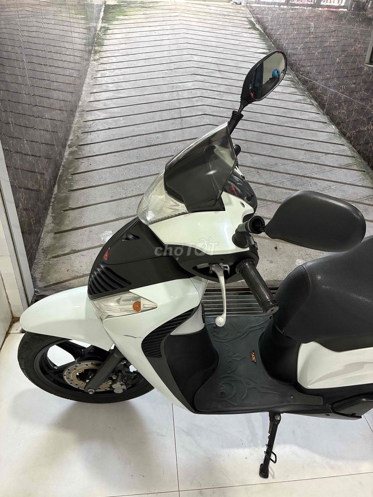Продажа от собственника: белая Honda SH 150i (Италия, номера Хошимина)