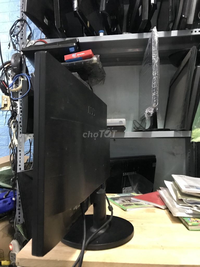 Màn hình Led 24 in Full HD sáng đẹp, như hình đăng. Mua bán Phụ kiện (Màn hình, Chuột...) tại Quận 3 Tp Hồ Chí Minh được đăng bởi Anh Dũng hình 3