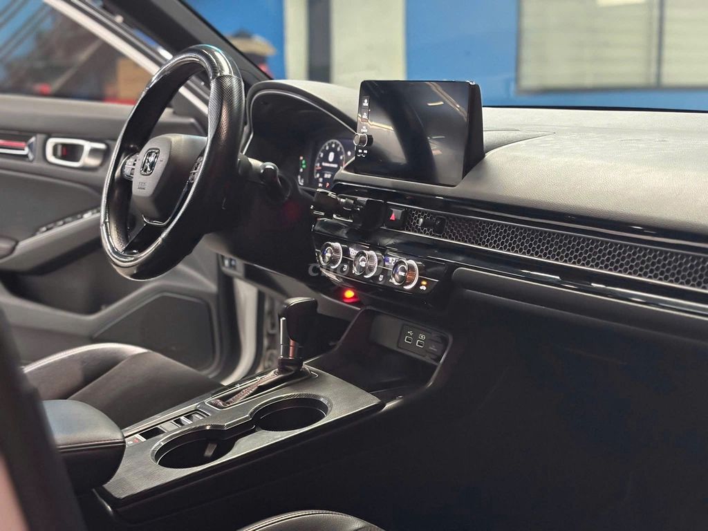 Honda Civic RS 2023 Trắng 54000 km. Mua bán Ô tô tại Huyện Hóc Môn Tp Hồ Chí Minh được đăng bởi Đạt hình 9