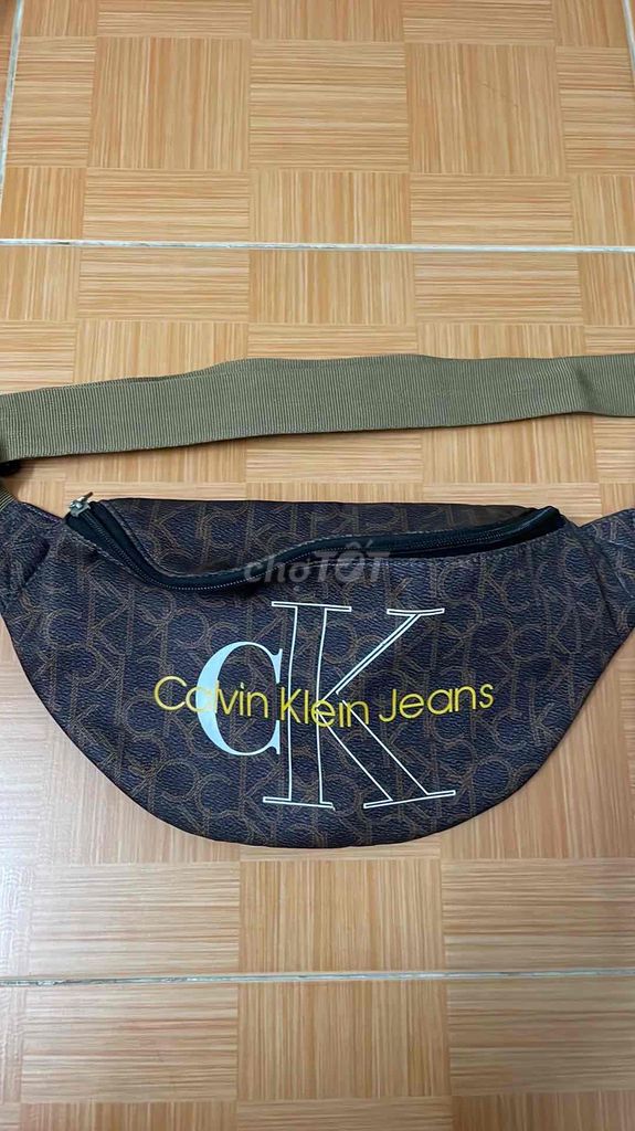 Túi bao tử Calvin Klein Nâu 98%. Mua bán Túi xách tại Quận 10 Tp Hồ Chí Minh được đăng bởi Tuyet Trinh hình 1