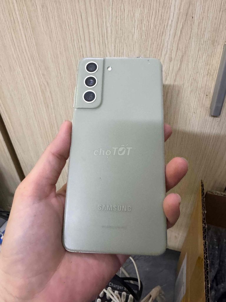 Samsung Galaxy S21 FE 5G 128GB 1 sọc. Mua bán Điện thoại tại Quận 4 Tp Hồ Chí Minh được đăng bởi Phan Pha hình 1