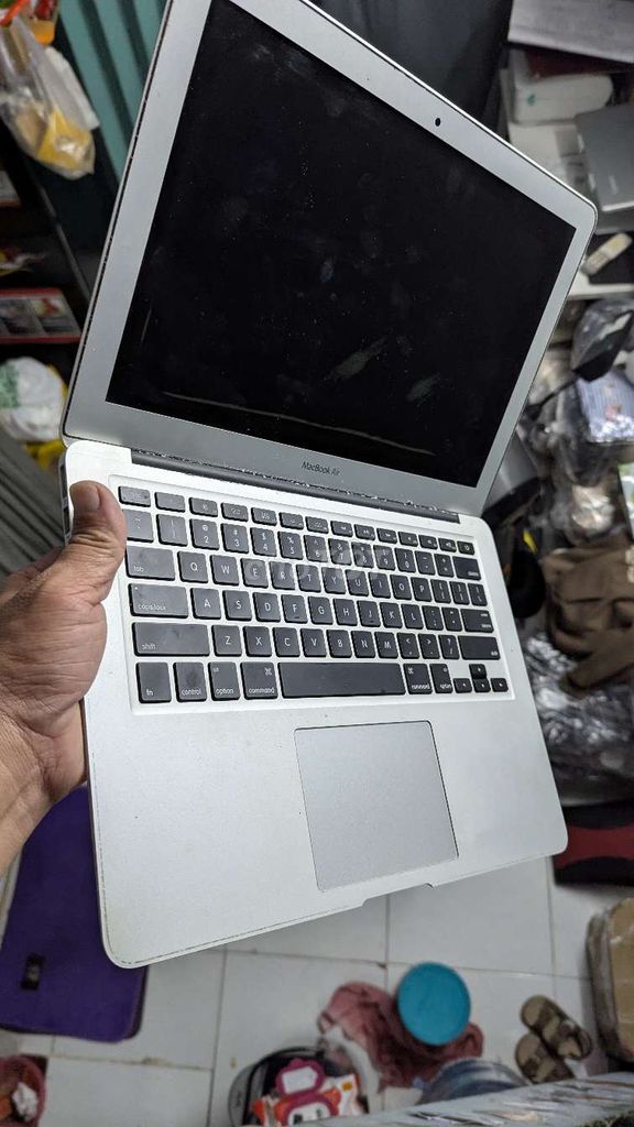 Apple MacBook Air Bạc. Mua bán Laptop tại Quận 8 Tp Hồ Chí Minh được đăng bởi Huỳnh Hải hình 1