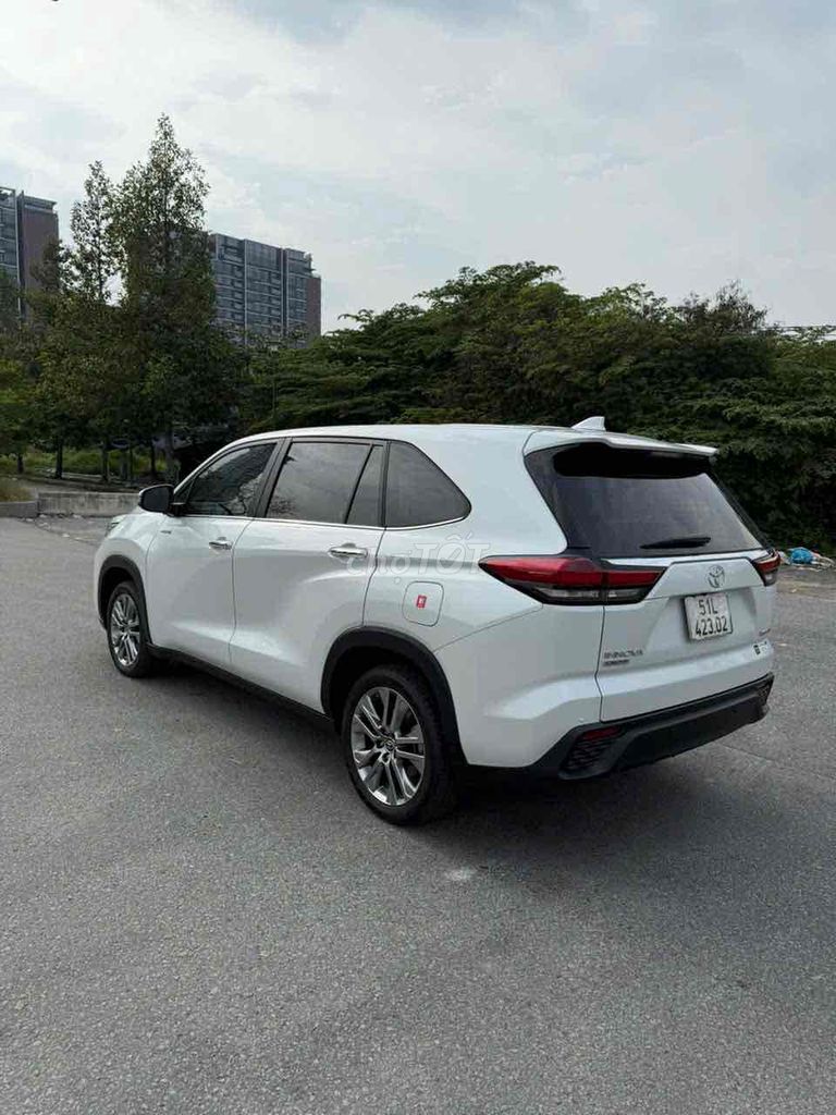 cần bán gấp toyota innova hybrid 2023, odo: 4000km