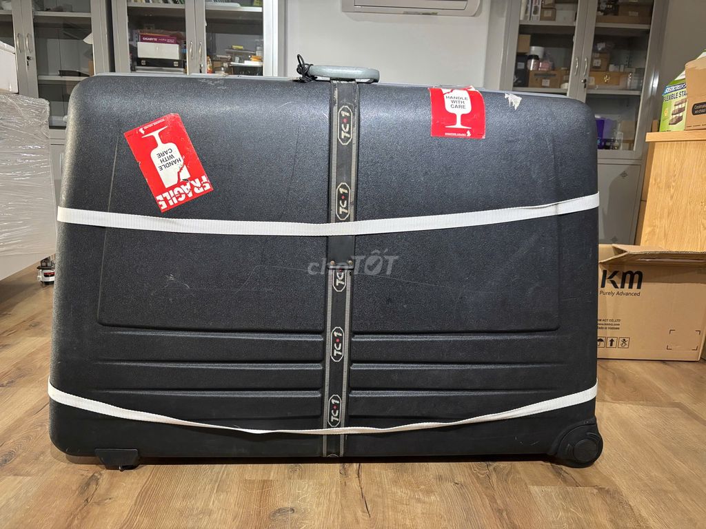 Vali vận chuyển Nhựa cứng Đen 75cm. Mua bán Túi xách tại Quận 7 Tp Hồ Chí Minh được đăng bởi Hoàng Thanh Phượng hình 1