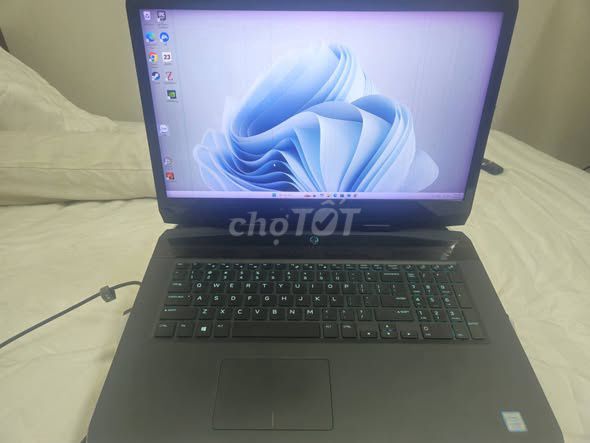 Alienware M17 R1 RTX 2070 32GB HDD 1TB Mất pin, sọc màn. Mua bán Laptop tại Quận Tân Bình Tp Hồ Chí Minh được đăng bởi Hội Đồ Điện Tử hình 1