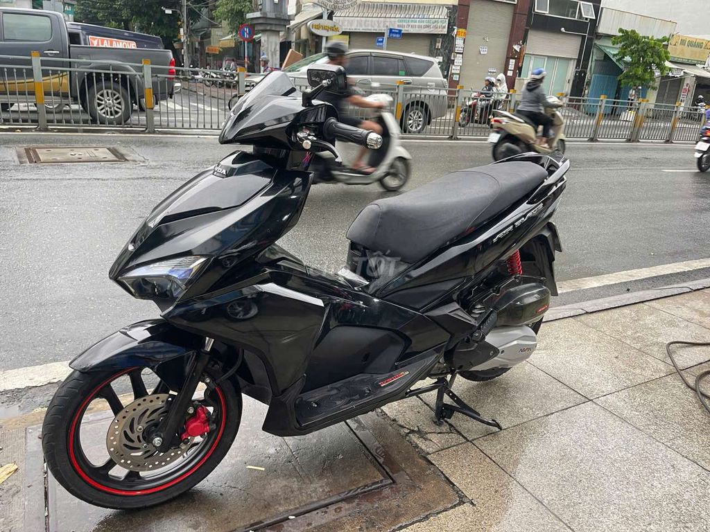 Honda Air Blade 2019, черный, б/у