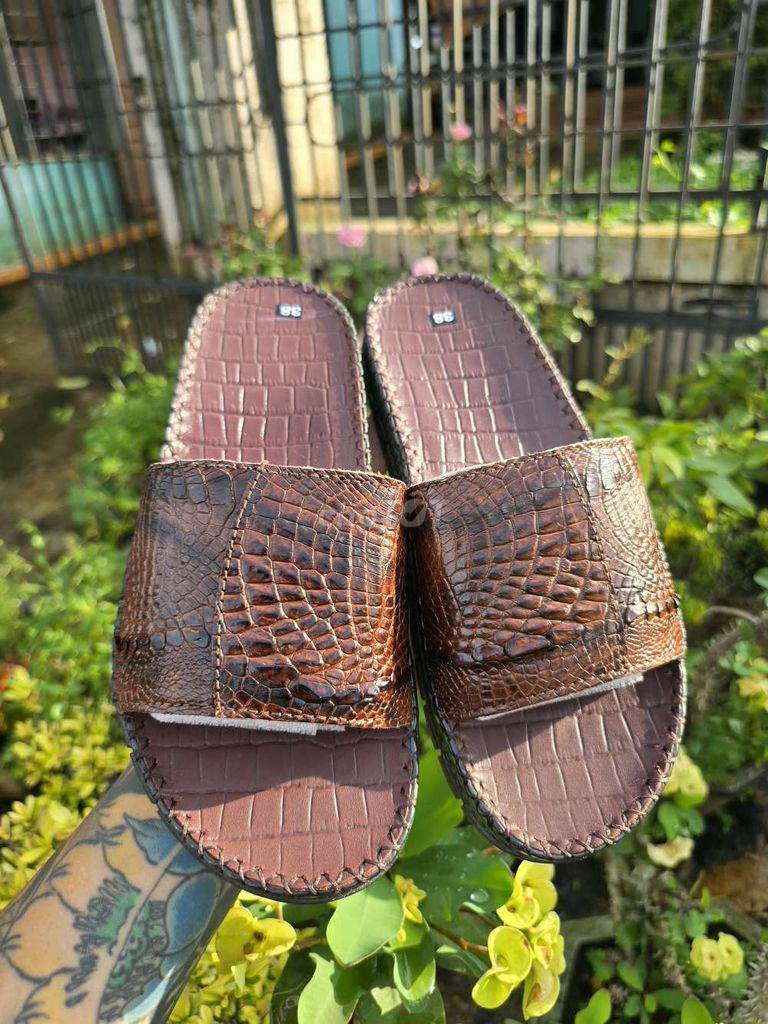 Dép Da cá sấu Nâu Unisex Thời trang. Mua bán Giày dép tại Huyện Ia Grai Gia Lai được đăng bởi CÁ SẤU NAM DƯƠNG hình 1