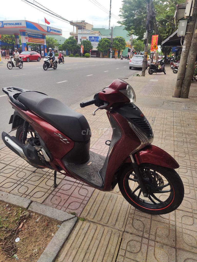Xe tay ga SH 150i 2015 đỏ đô. Mua bán Xe máy tại Thành phố Tam Kỳ Quảng Nam được đăng bởi Nguyễn Cao Trí hình 3