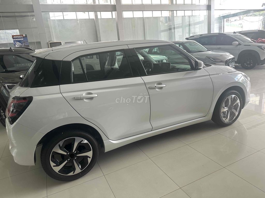Suzuki Swift 2025 nhập Nhật đủ màu giao ngay. Mua bán Ô tô tại Quận Phú Nhuận Tp Hồ Chí Minh được đăng bởi Sơn 2 hình 4
