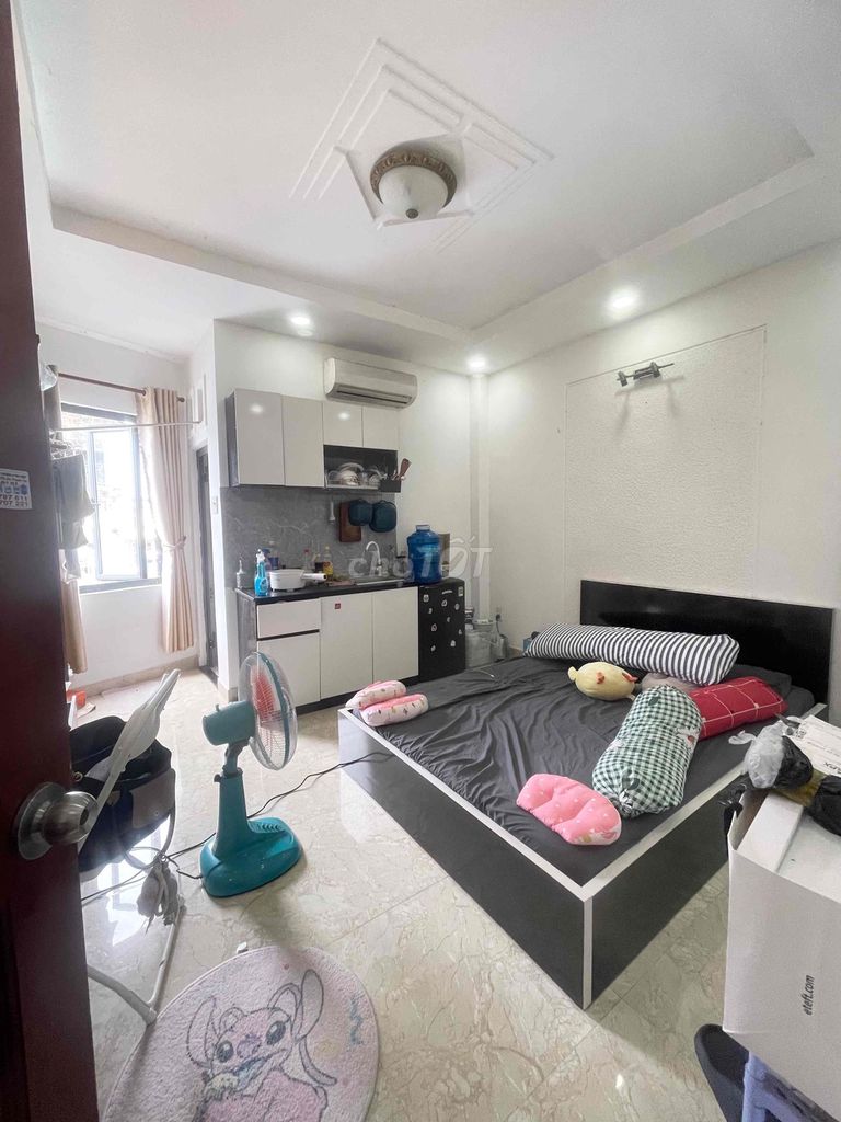 Phòng cửa sổ full nội thất