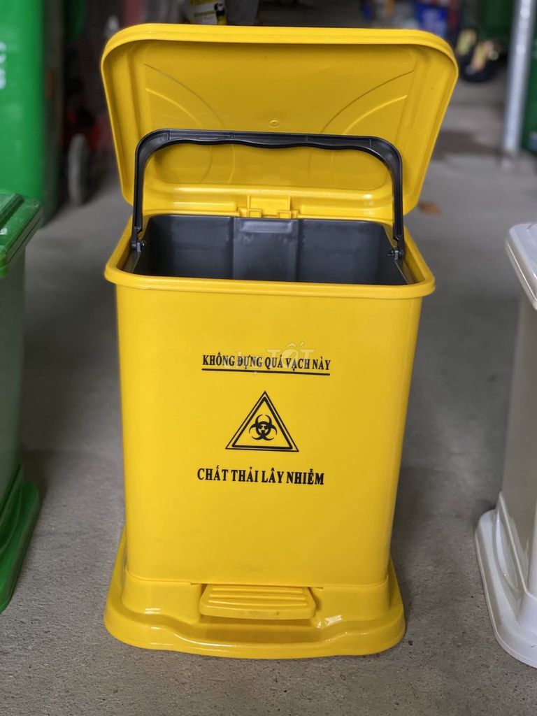 Thùng rác Nhựa Châu Á 30L Vàng. Mua bán Nội thất, đồ gia dụng khác tại Quận Liên Chiểu Đà Nẵng được đăng bởi chuyên sỉ lẻ pallet hình 1