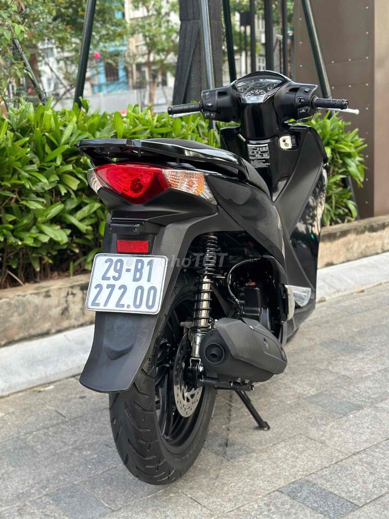 Cần bán SH 150 cuối 2013 màu đen cực đẹp- Giá tốt. Mua bán Xe máy tại Quận Đống Đa Hà Nội được đăng bởi Xe Máy Vượng Trung hình 6