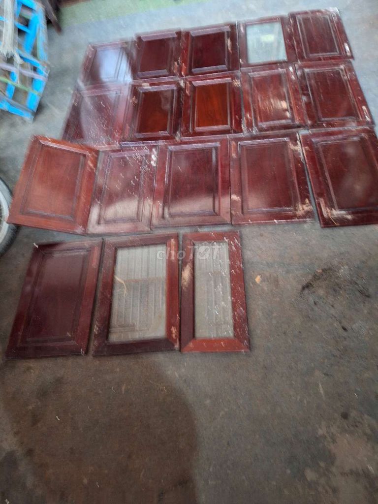 Cánh tủ bếp gỗ căm xe nâu đỏ. Mua bán Tủ, kệ gia đình tại Quận Tân Phú Tp Hồ Chí Minh được đăng bởi Bùi Đình Diệm hình 1