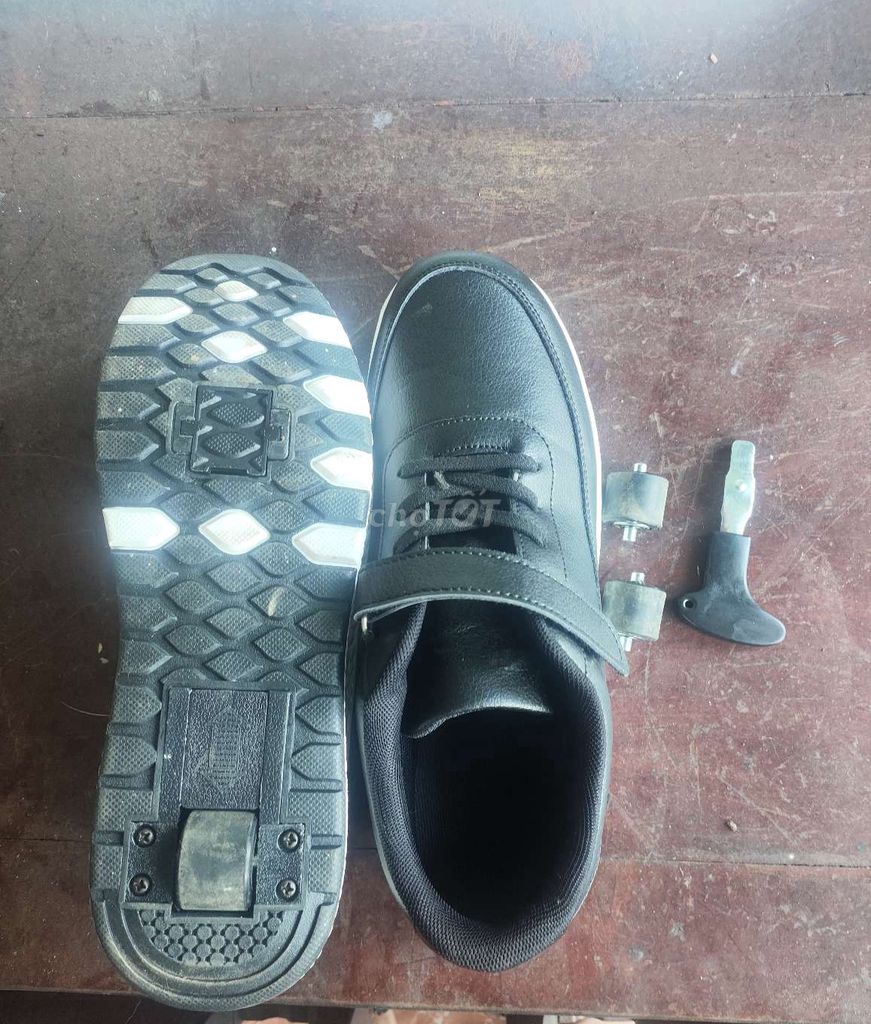 Giày Heelys 2 bánh Đen. Mua bán Đồ thể thao, Dã ngoại tại Quận Tân Phú Tp Hồ Chí Minh được đăng bởi Nhật Trường hình 1
