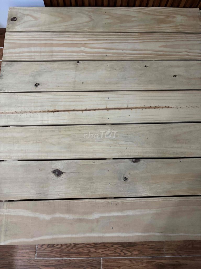 Giường Pallet gỗ thông 4 tấm, 1m8 x 2m, cao 15cm