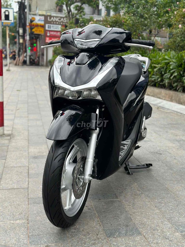 SH 125 CBS cuối 2024 màu đen quá mới đẹp xuất sắc. Mua bán Xe máy tại Quận Đống Đa Hà Nội được đăng bởi Xe Máy Vượng Trung hình 3