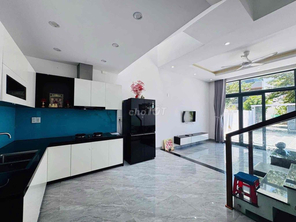 Furnished 3-storey house with car yard in Nam Hòa Xuân — photo 3