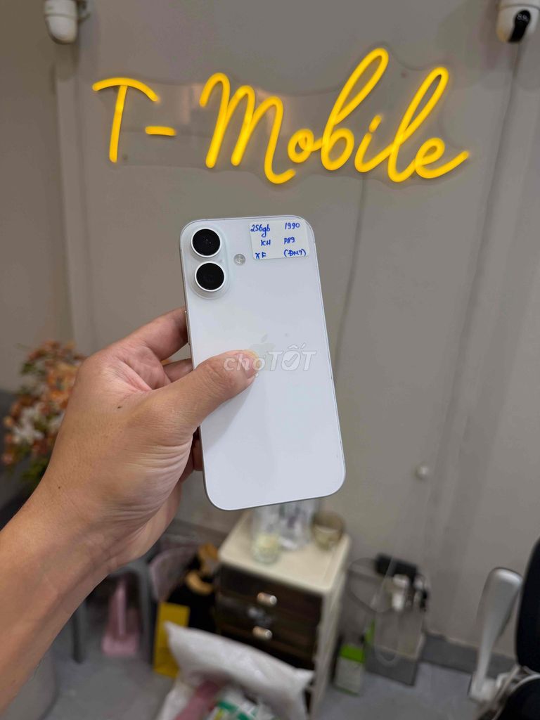 16 256Gb Quốc Tế zin đẹp khay sim xước film. Mua bán Điện thoại tại Quận Thanh Xuân Hà Nội được đăng bởi Ngô Tráng T Mobile hình 1