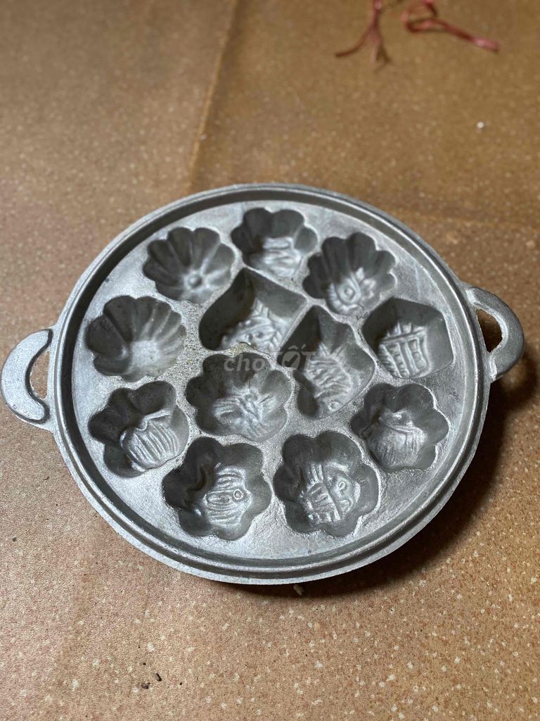 Khuôn làm bánh kim loại màu bạc. Mua bán Dụng cụ nhà bếp tại Quận 1 Tp Hồ Chí Minh được đăng bởi Tran Thanh hình 1