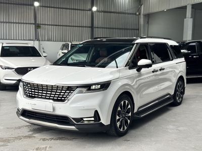 KIA Carnival Premium 2023 Trắng 33.000 km