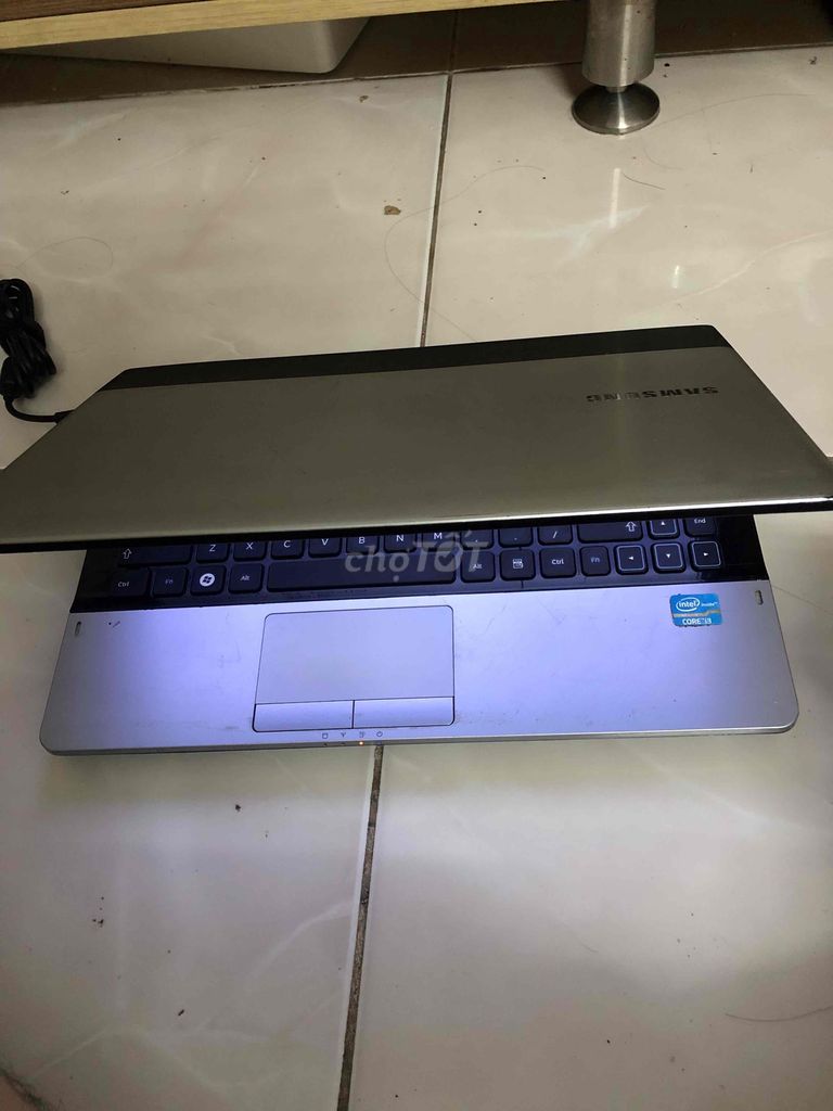 Thu dân được Laptop Samsung i3