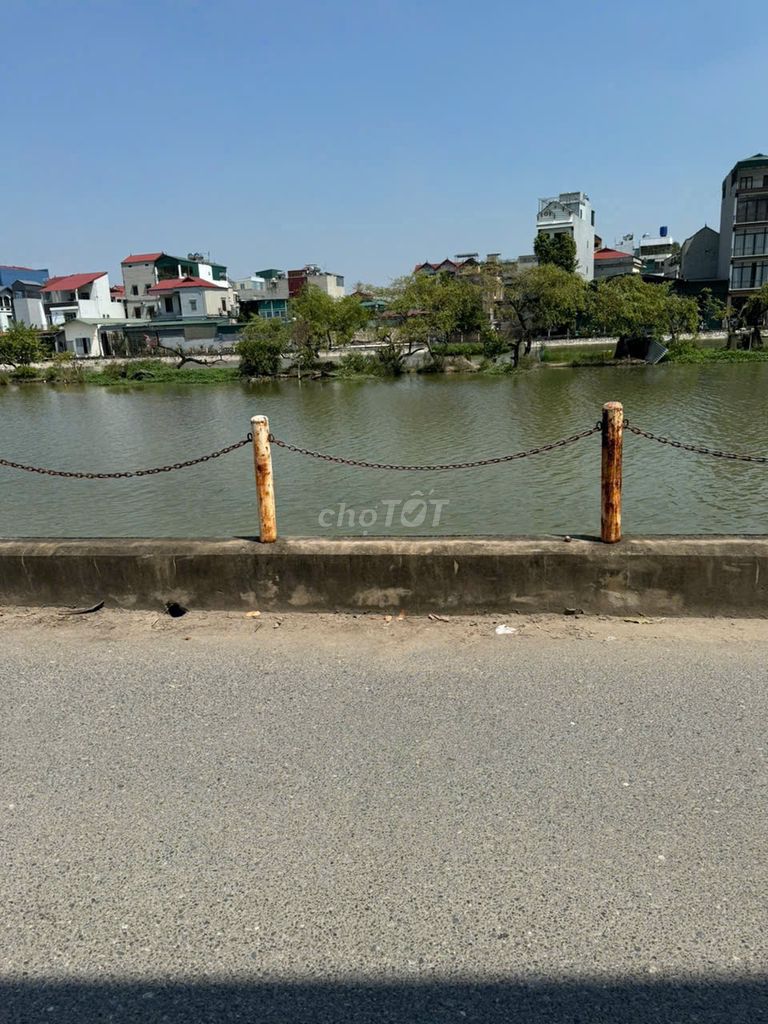 Bán đất Cự Khối View hồ đầm tranh 105m2 x 5,5m ô tô tránh,vỉa hè,thông